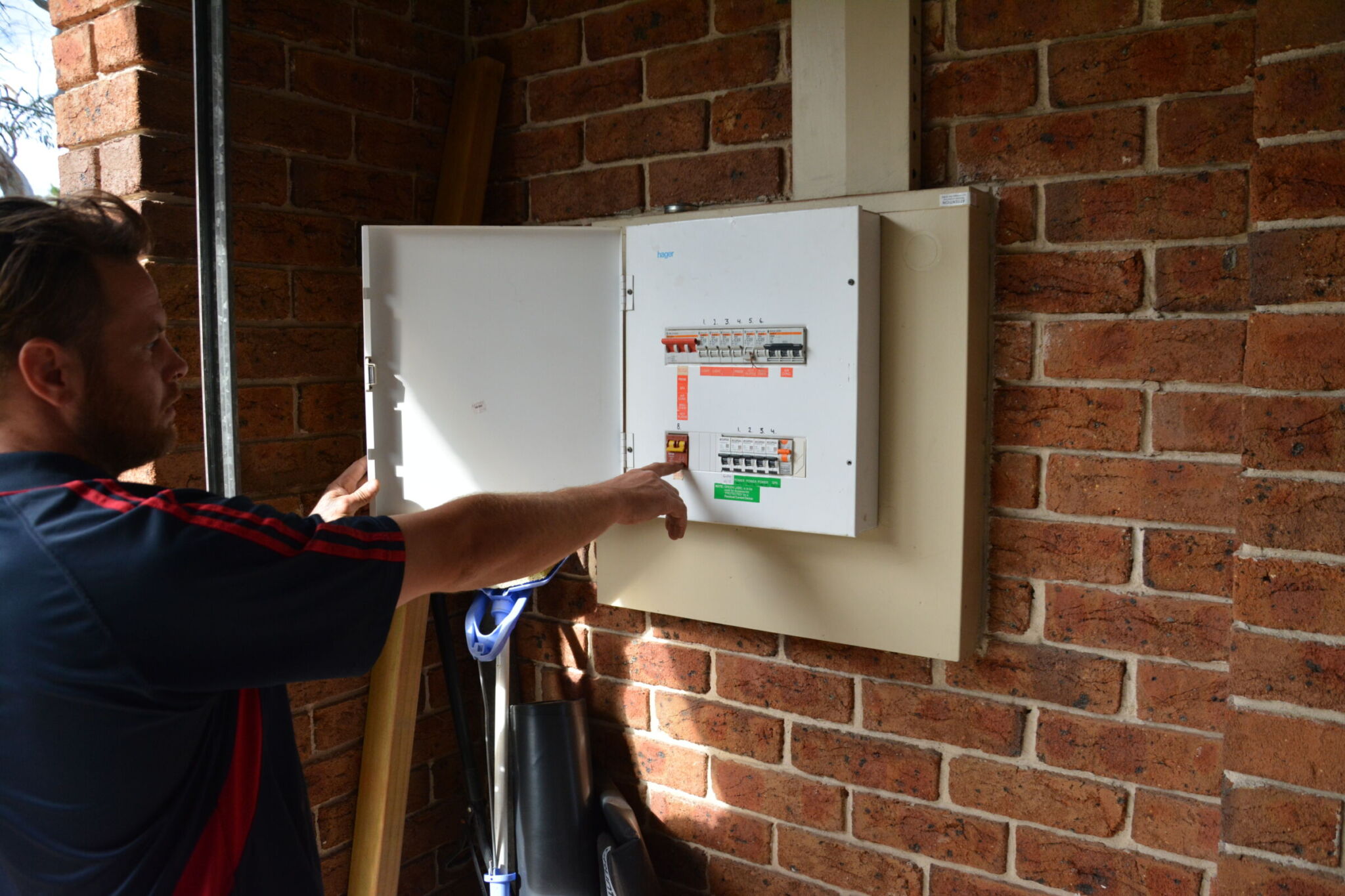 How to Turn Hot Water System On & Off | Australian Hot Water